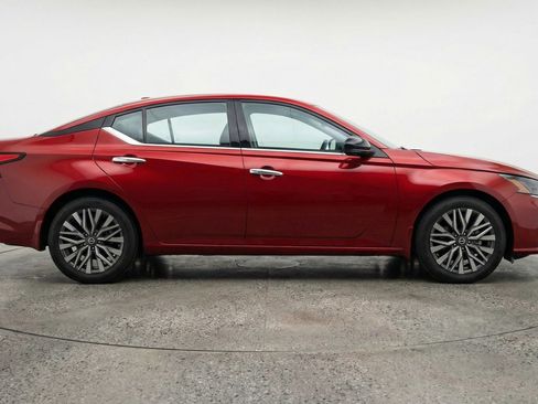 Used 2025 Nissan Altima 2.5 SV image 11