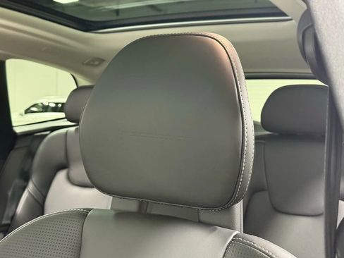 Used 2018 Volvo XC60 T8 Inscription w/ Luxury Seat Package image 18