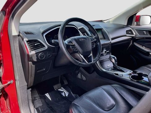 Used 2017 Ford Edge Titanium w/ Technology Package FWD image 9