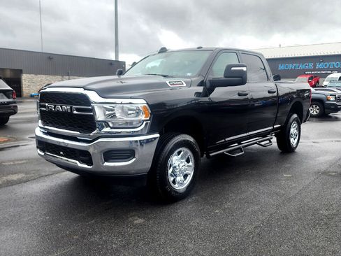 Used 2024 RAM 2500 Tradesman w/ Chrome Appearance Group image 3