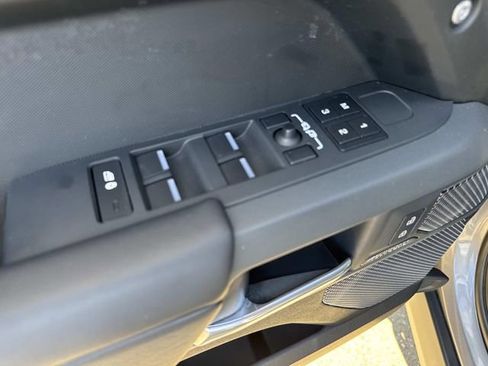 Used 2023 Land Rover Defender 110 X-Dynamic SE AWD/4WD image 20