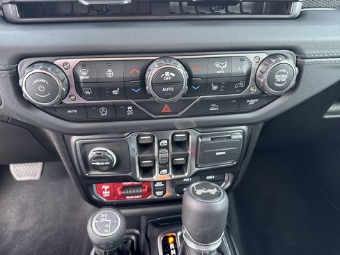 New 2026 Jeep Wrangler Unlimited Rubicon w/ Steel Bumper Group image 34