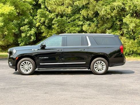 Used 2022 GMC Yukon XL SLT AWD/4WD image 3