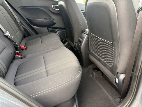 Used 2025 Hyundai Venue SEL FWD image 12