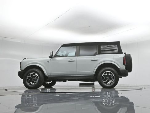 Used 2023 Ford Bronco Outer Banks AWD/4WD image 50