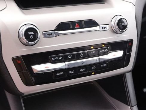 Used 2023 Ford Explorer XLT AWD/4WD image 20