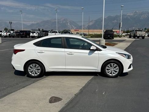 Used 2022 Hyundai Accent SE FWD image 5