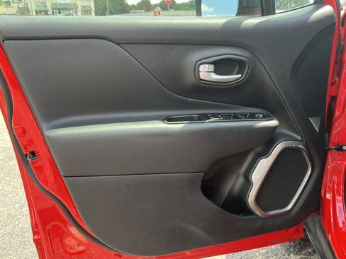 Used 2023 Jeep Renegade Latitude AWD/4WD image 26