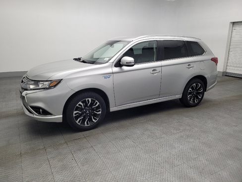 Used 2018 Mitsubishi Outlander SEL image 2
