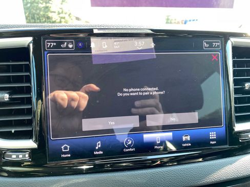 Used 2023 Chrysler Pacifica Touring-L image 25