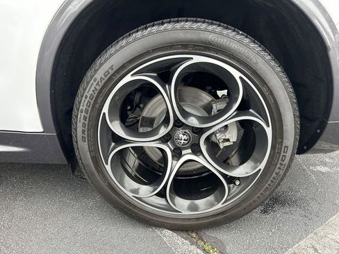 Used 2023 Alfa Romeo Stelvio Ti image 28