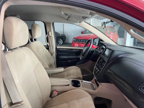 Used 2016 Dodge Grand Caravan SXT image 28