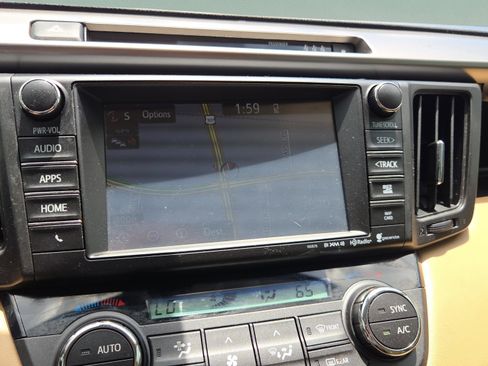Used 2018 Toyota RAV4 XLE FWD image 20