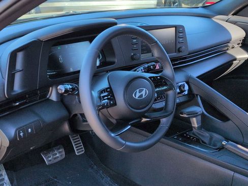 Used 2025 Hyundai Elantra Sport image 10