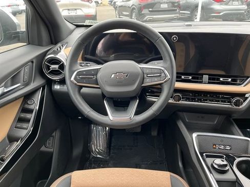 Certified 2025 Chevrolet Equinox ACTIV image 23