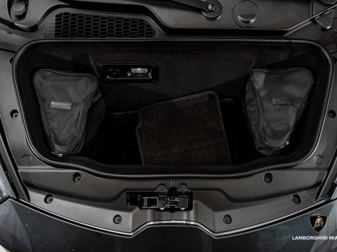 Used 2022 Lamborghini Huracan EVO image 5