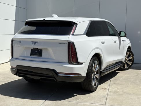Certified 2025 Cadillac Escalade IQ Luxury 2 w/ LPO, Premium Carpet Package AWD/4WD image 7