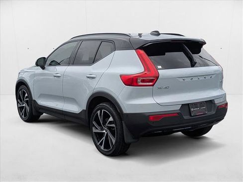 Used 2022 Volvo XC40 T5 R-Design w/ Protection Package Premier image 7