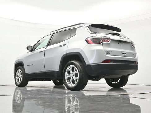Used 2024 Jeep Compass Latitude AWD/4WD image 42