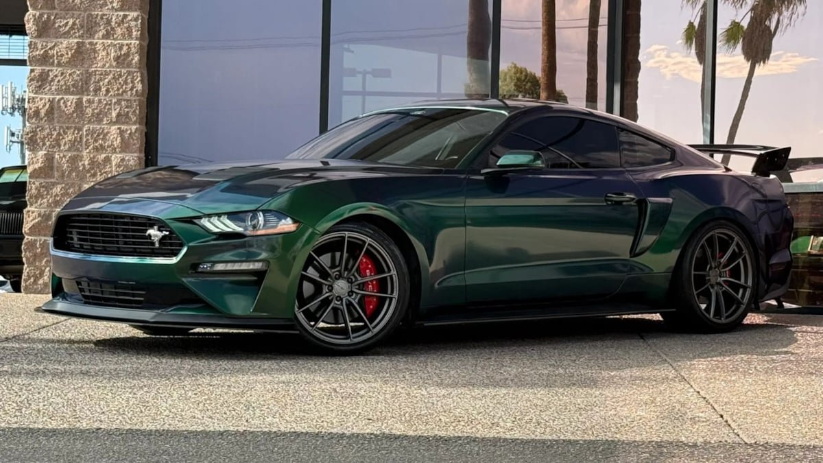 Used 2021 Ford Mustang GT Premium w/ Equipment Group 401A RWD image 3