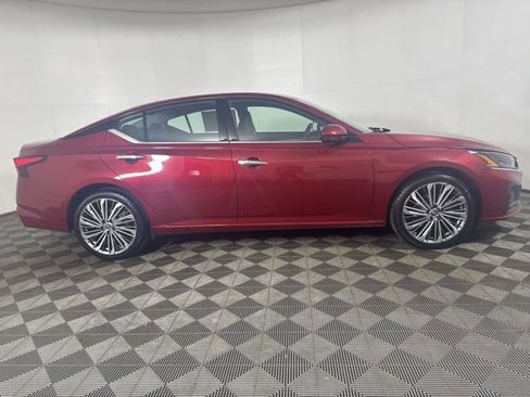 Used 2024 Nissan Altima 2.5 SL AWD/4WD image 2