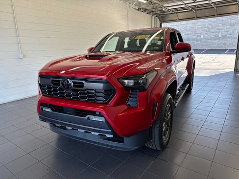 Used 2026 Toyota Tacoma TRD Sport AWD/4WD image 3