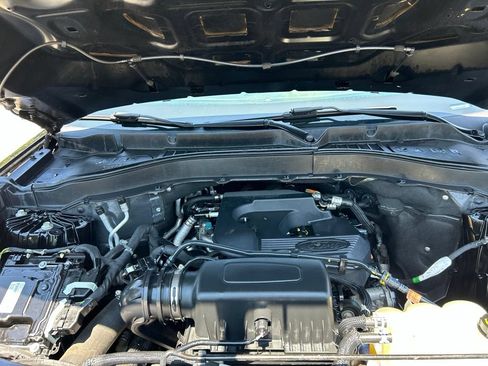 Used 2020 Ford Explorer XLT w/ Equipment Group 202A AWD/4WD image 27