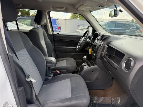 Used 2016 Jeep Patriot Sport w/ Power Value Group AWD/4WD image 18