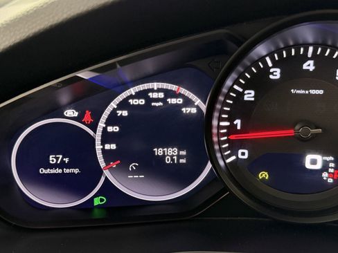 Certified 2023 Porsche Cayenne Platinum Edition image 53