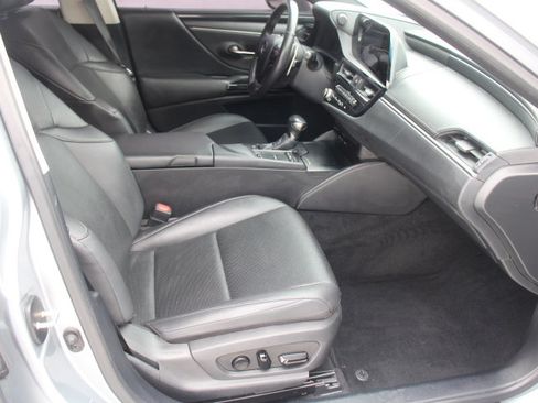 Used 2022 Lexus ES 300h w/ Accessory Package 2 FWD image 19