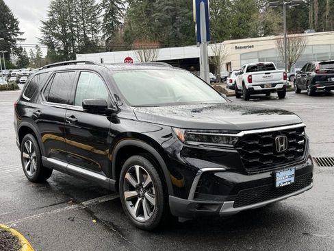 Used 2025 Honda Pilot Elite image 2