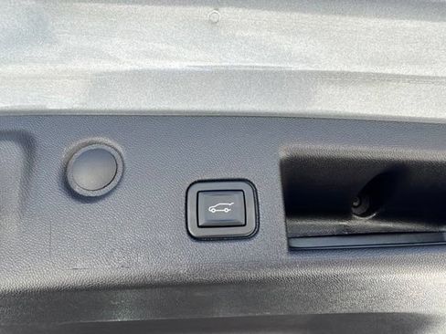 Used 2024 Chevrolet Equinox LT FWD image 17