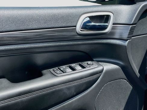 Certified 2022 Jeep Grand Cherokee Laredo X RWD image 18