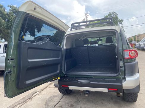 Used 2013 Toyota FJ Cruiser 4WD w/ Upgrade Pkg image 6