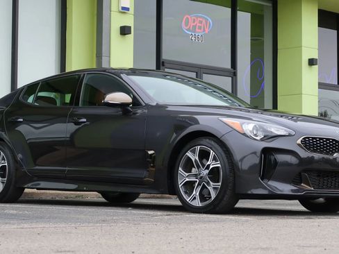 Used 2020 Kia Stinger GT-Line w/ Sun & Sound Package RWD image 6