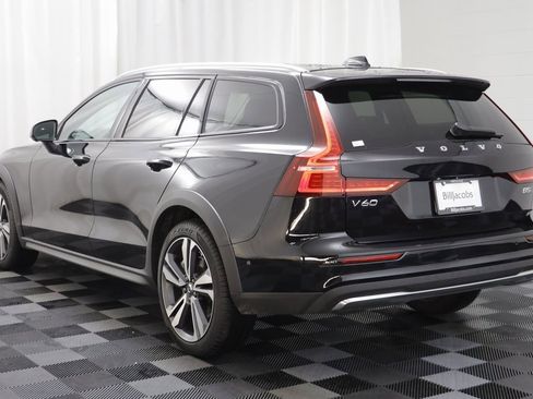 Used 2025 Volvo V60 B5 Cross Country Plus image 14