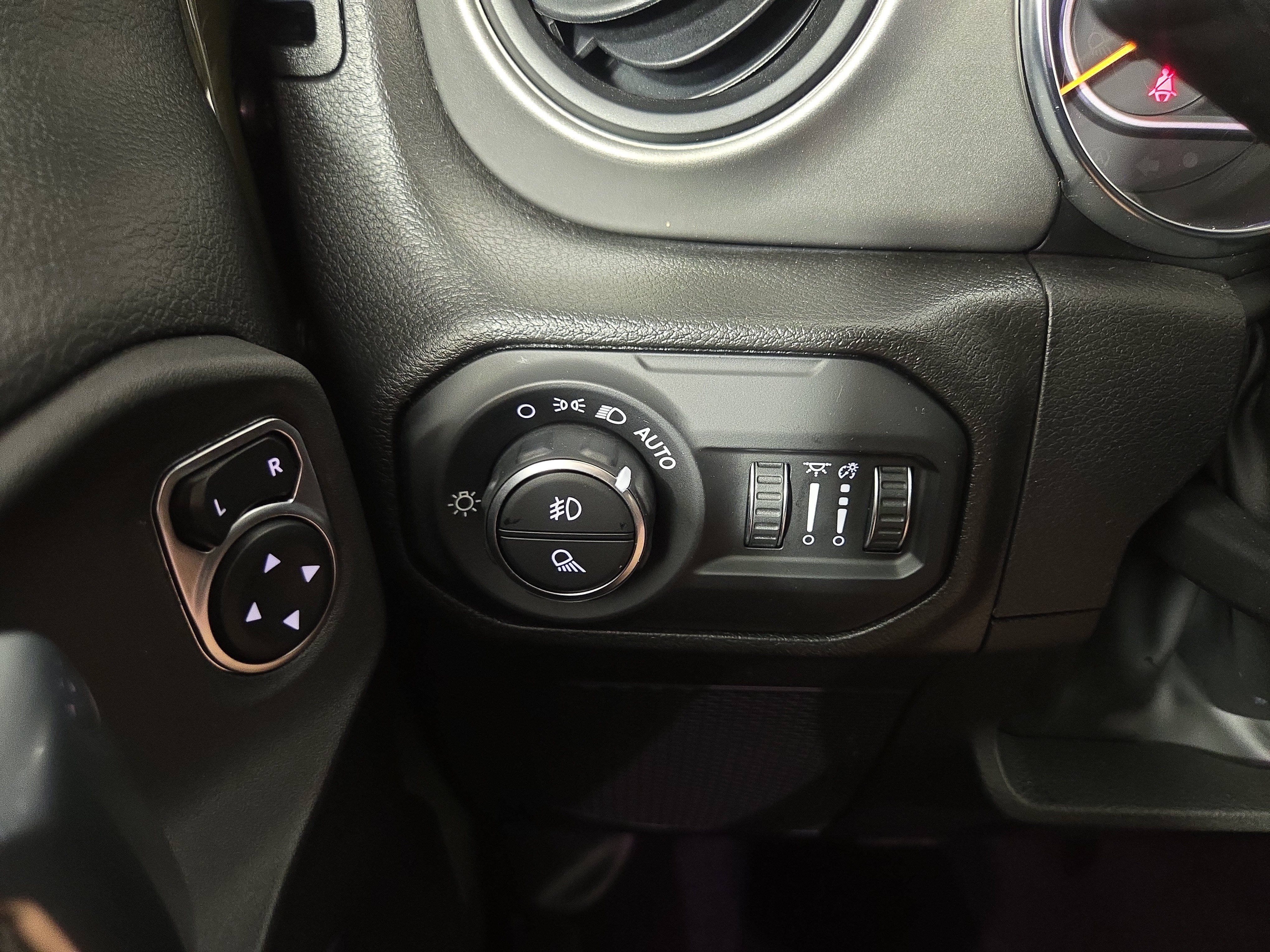Used 2022 Jeep Gladiator Overland AWD/4WD image 31
