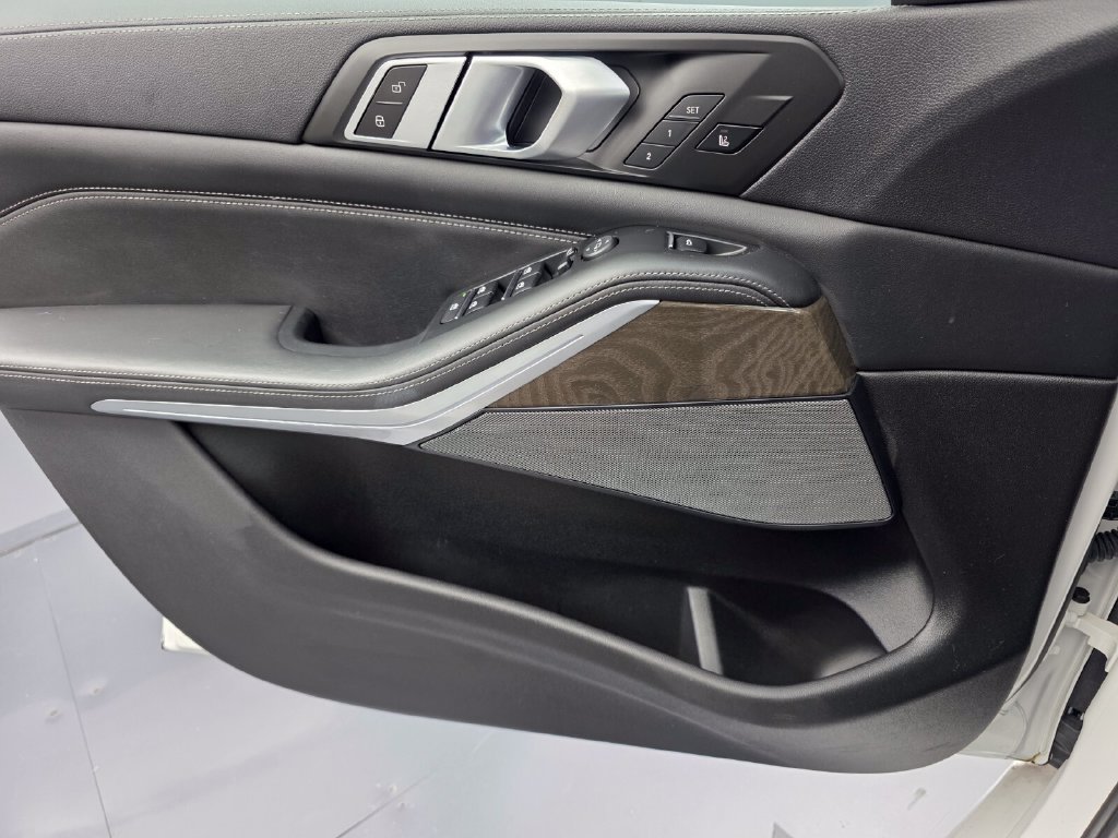 Used 2021 BMW X5 M50i w/ Premium Package AWD/4WD image 25