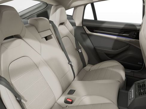 Certified 2025 Porsche Panamera image 6