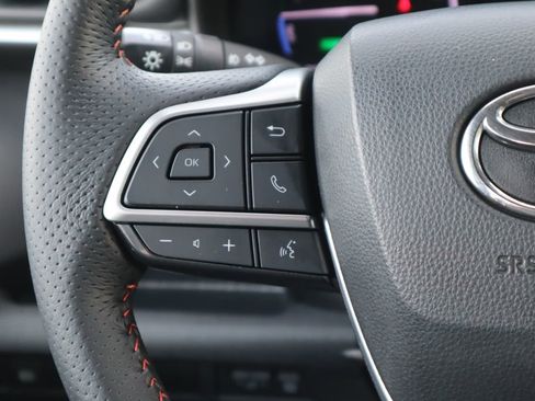 Used 2022 Toyota Sienna XSE image 11