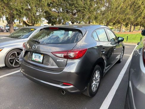 Used 2018 MAZDA MAZDA3 Sport image 3