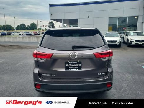 Used 2019 Toyota Highlander Plus AWD/4WD image 3