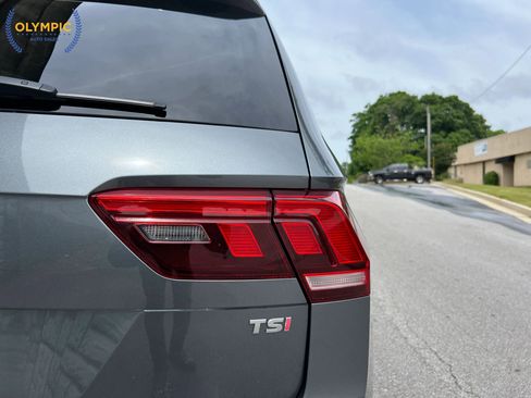 Used 2018 Volkswagen Tiguan SE FWD image 17