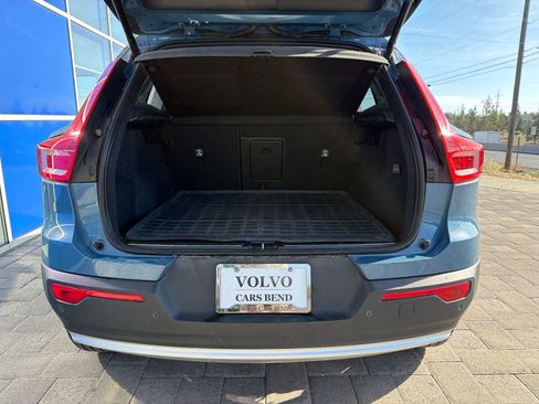 Used 2023 Volvo XC40 B5 Ultimate w/ Protection Package Premier AWD/4WD image 9