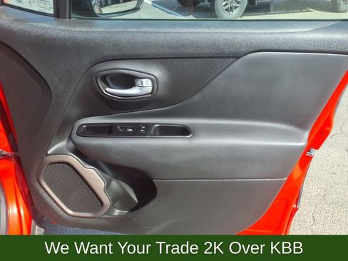 Used 2023 Jeep Renegade Latitude AWD/4WD image 11