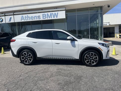 Used 2025 BMW X2 xDrive28i image 9
