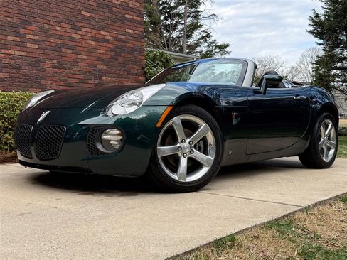 Used 2008 Pontiac Solstice GXP w/ Premium Package image 9