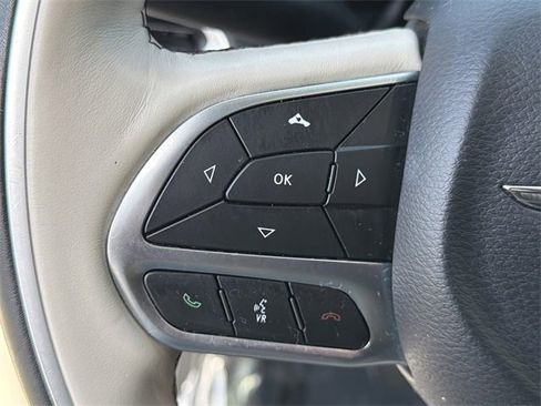 Used 2020 Chrysler Pacifica Limited image 23