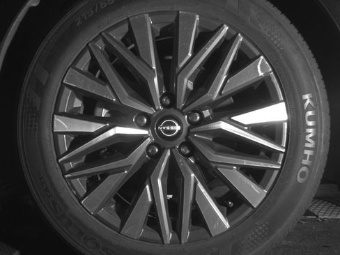 Used 2025 Nissan Altima 2.5 SV FWD image 12