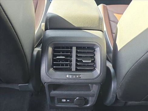 Used 2024 Volkswagen Tiguan SEL R-Line image 16